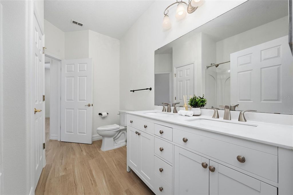 Image 30 of property listing at 9920 CHORLTON CIRCLE, Orlando, FL 32832