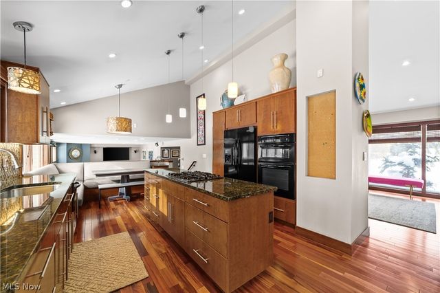 26332 Annesley Road, Beachwood, OH 44122