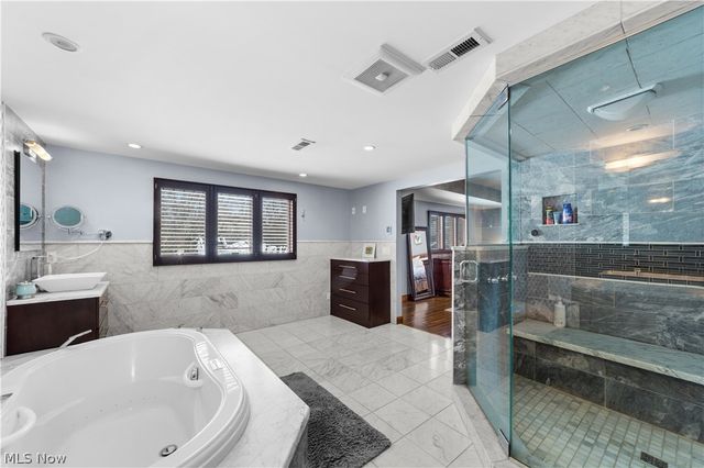 26332 Annesley Road, Beachwood, OH 44122