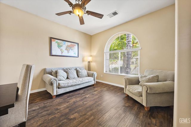 6009 Lakewood Shores Drive, Bakersfield, CA 93312