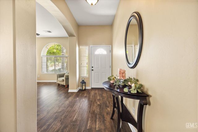 6009 Lakewood Shores Drive, Bakersfield, CA 93312