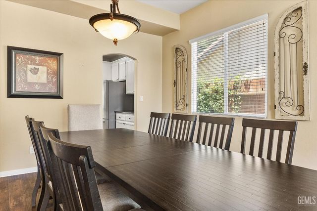 6009 Lakewood Shores Drive, Bakersfield, CA 93312