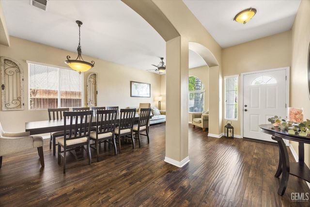 6009 Lakewood Shores Drive, Bakersfield, CA 93312