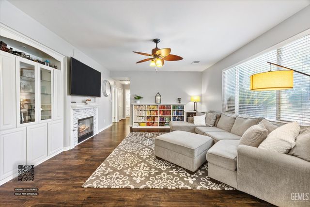 6009 Lakewood Shores Drive, Bakersfield, CA 93312