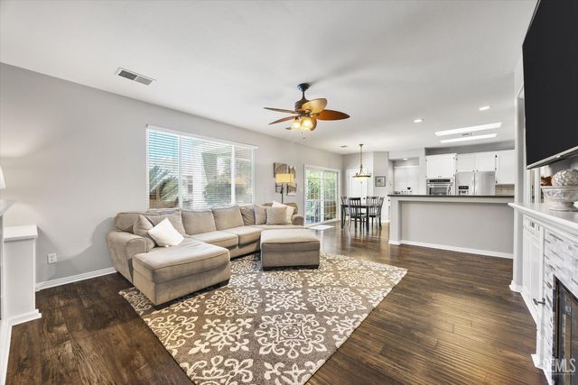6009 Lakewood Shores Drive, Bakersfield, CA 93312