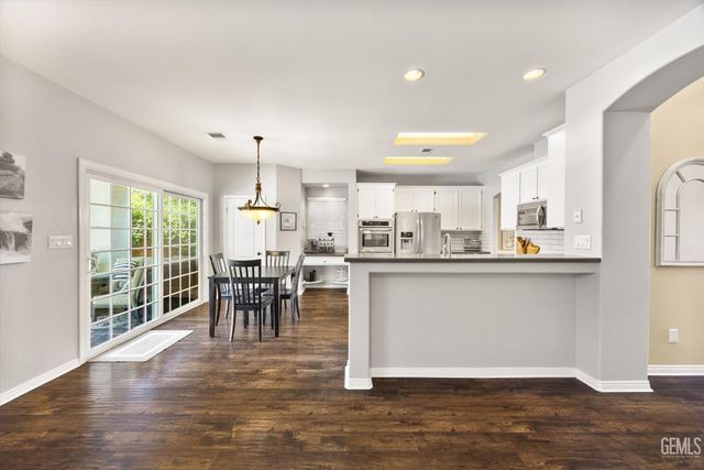 6009 Lakewood Shores Drive, Bakersfield, CA 93312