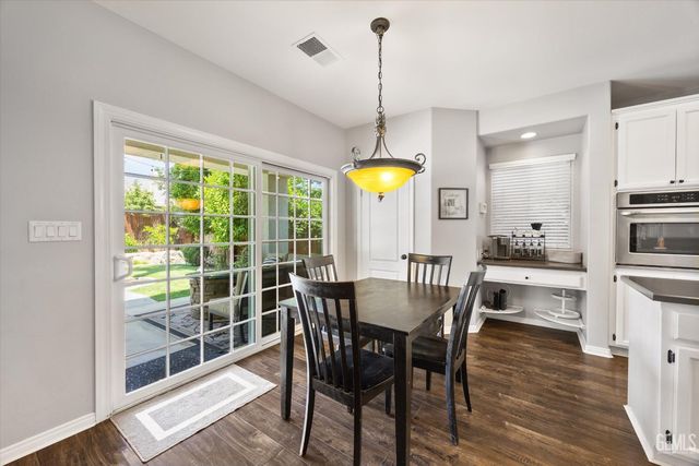 6009 Lakewood Shores Drive, Bakersfield, CA 93312