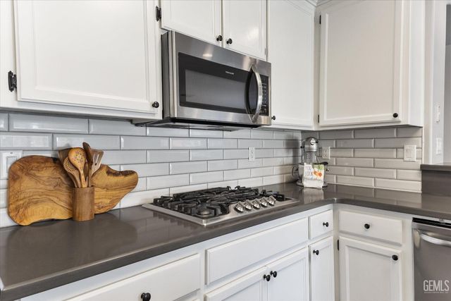 6009 Lakewood Shores Drive, Bakersfield, CA 93312
