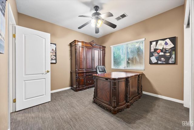 6009 Lakewood Shores Drive, Bakersfield, CA 93312