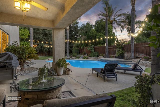 6009 Lakewood Shores Drive, Bakersfield, CA 93312
