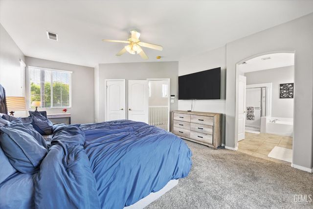 6009 Lakewood Shores Drive, Bakersfield, CA 93312