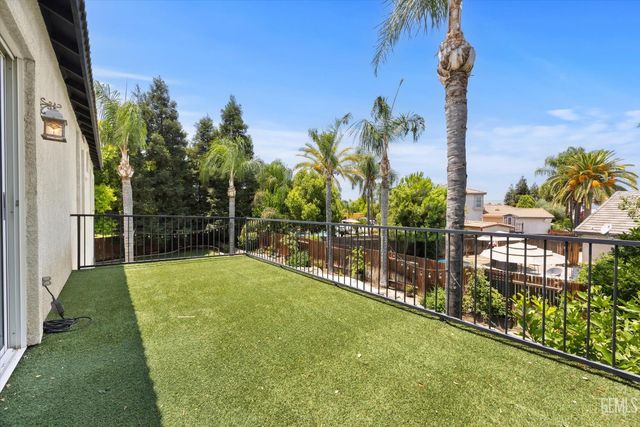 6009 Lakewood Shores Drive, Bakersfield, CA 93312
