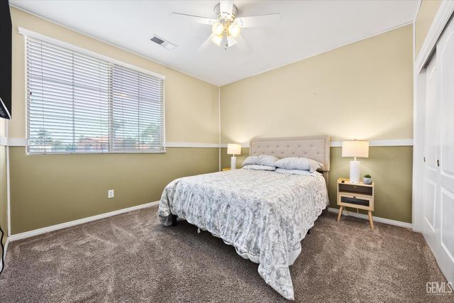 6009 Lakewood Shores Drive, Bakersfield, CA 93312