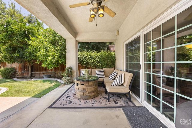 6009 Lakewood Shores Drive, Bakersfield, CA 93312