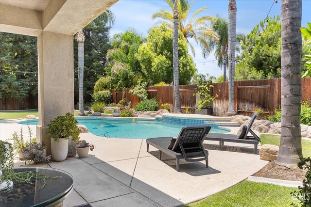 6009 Lakewood Shores Drive, Bakersfield, CA 93312