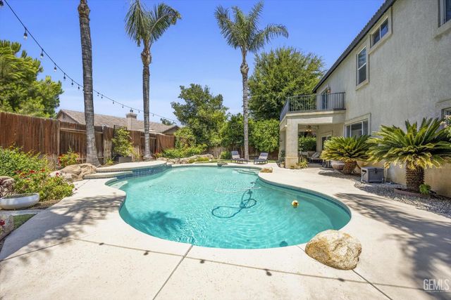 6009 Lakewood Shores Drive, Bakersfield, CA 93312