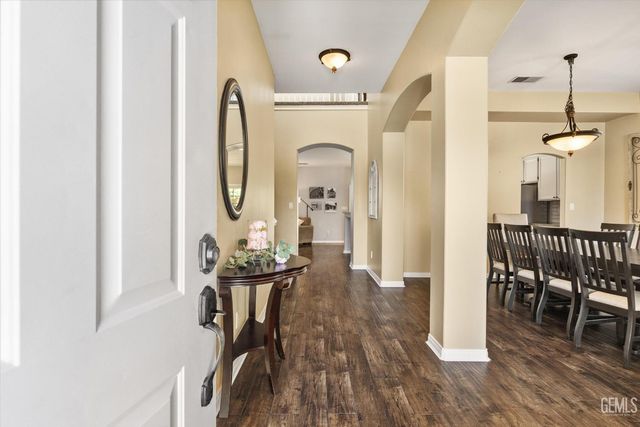 6009 Lakewood Shores Drive, Bakersfield, CA 93312