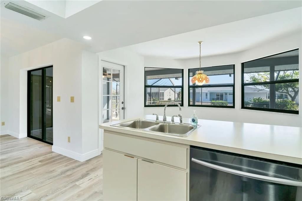 Image 10 of property listing at 4145 SW 6th PL, Cape Coral, FL 33914