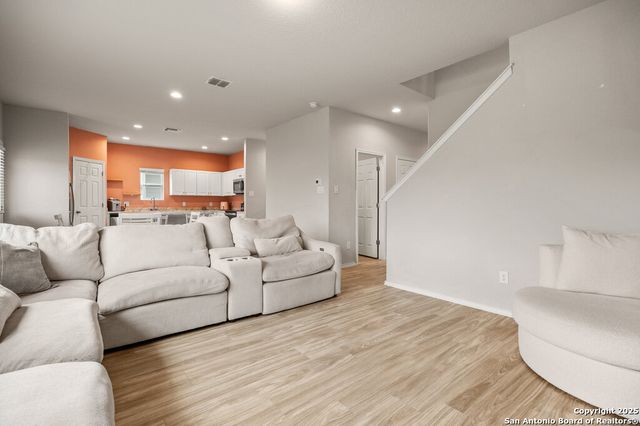 4810 heathers cross, St Hedwig, TX 78152