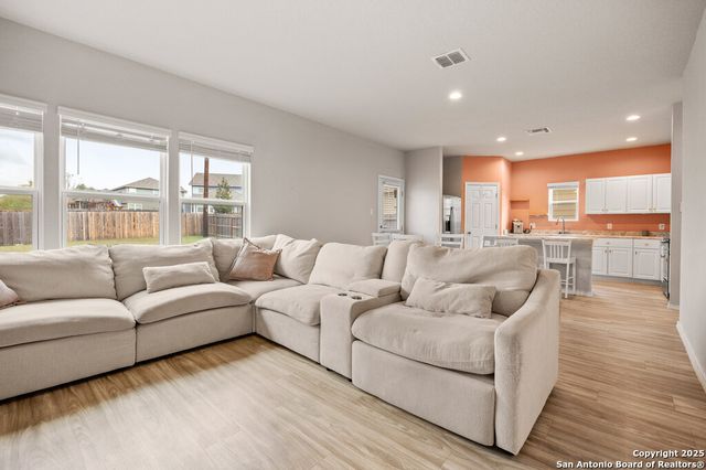 4810 heathers cross, St Hedwig, TX 78152