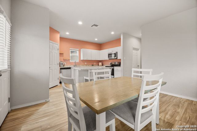 4810 heathers cross, St Hedwig, TX 78152