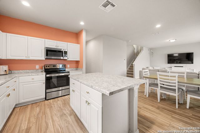 4810 heathers cross, St Hedwig, TX 78152