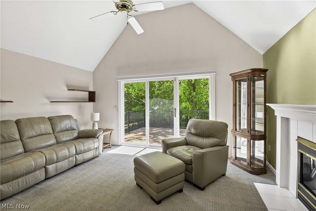 24 Nantucket Row, Rocky River, OH 44116