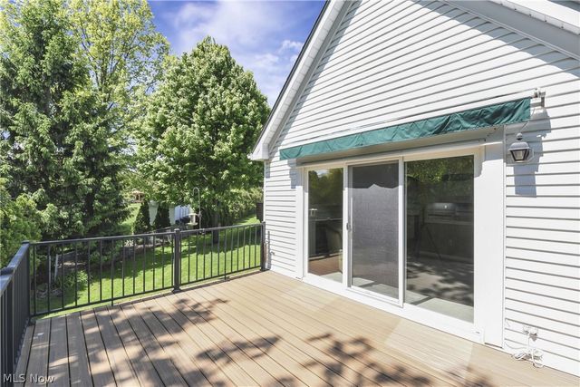 24 Nantucket Row, Rocky River, OH 44116