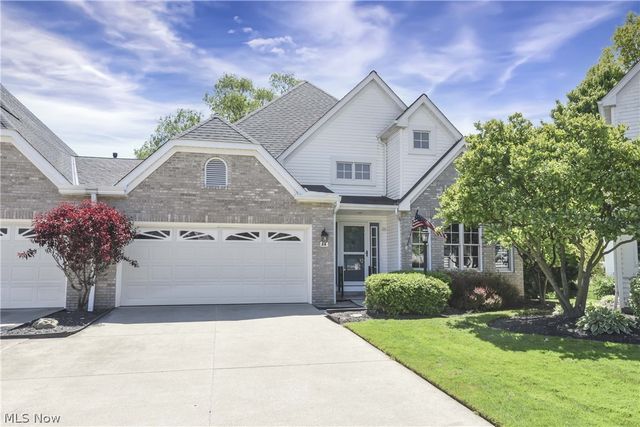 24 Nantucket Row, Rocky River, OH 44116