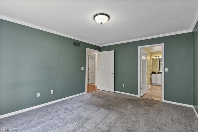 24 Nantucket Row, Rocky River, OH 44116