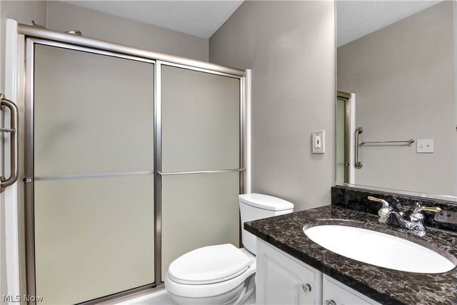 24 Nantucket Row, Rocky River, OH 44116
