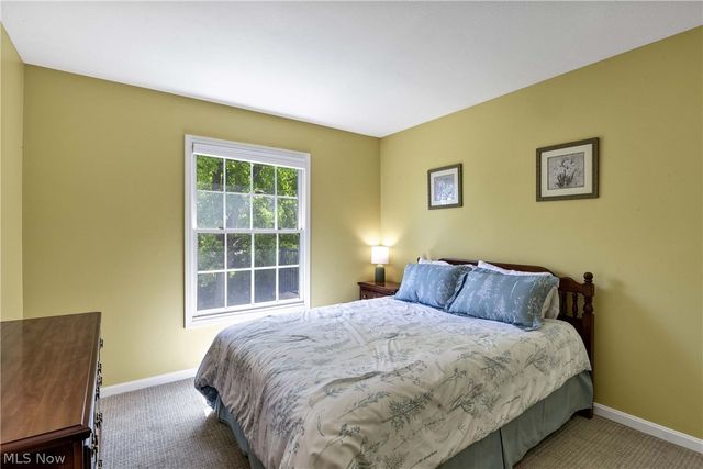 24 Nantucket Row, Rocky River, OH 44116