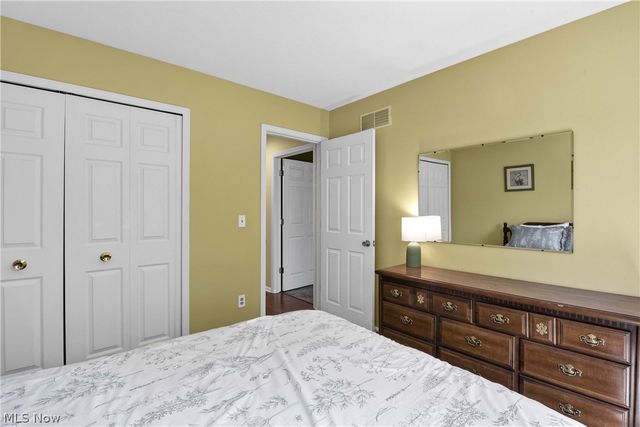 24 Nantucket Row, Rocky River, OH 44116