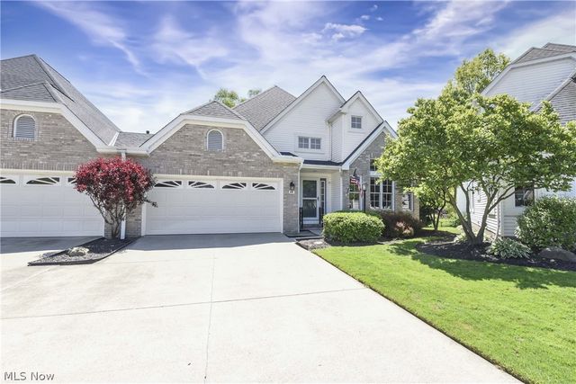 24 Nantucket Row, Rocky River, OH 44116