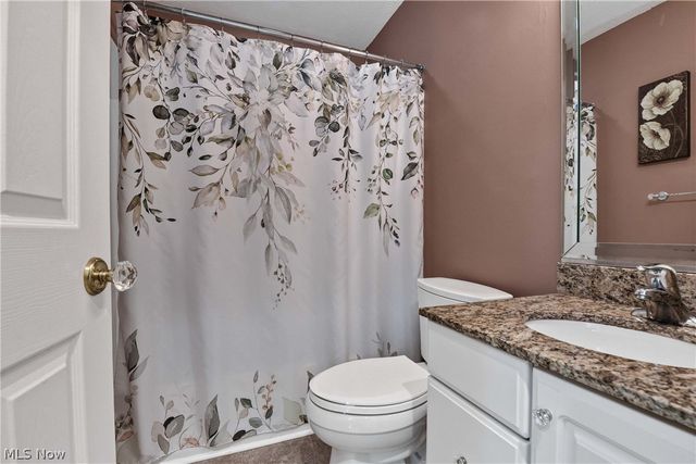 24 Nantucket Row, Rocky River, OH 44116