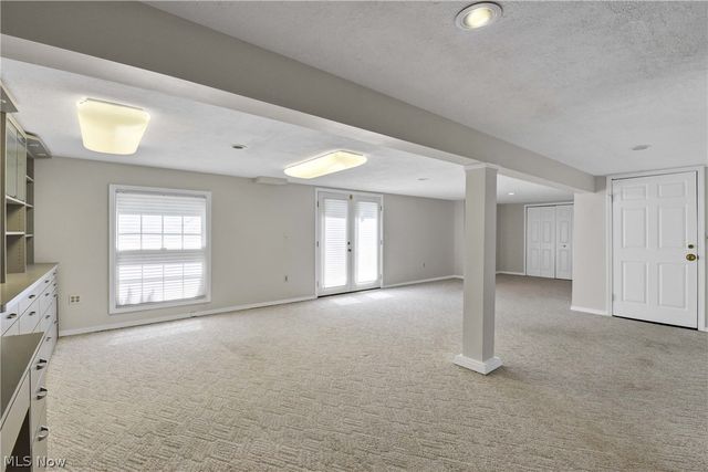 24 Nantucket Row, Rocky River, OH 44116
