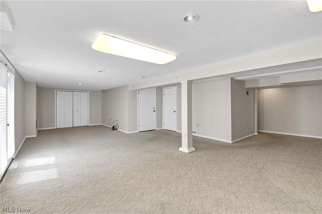 24 Nantucket Row, Rocky River, OH 44116