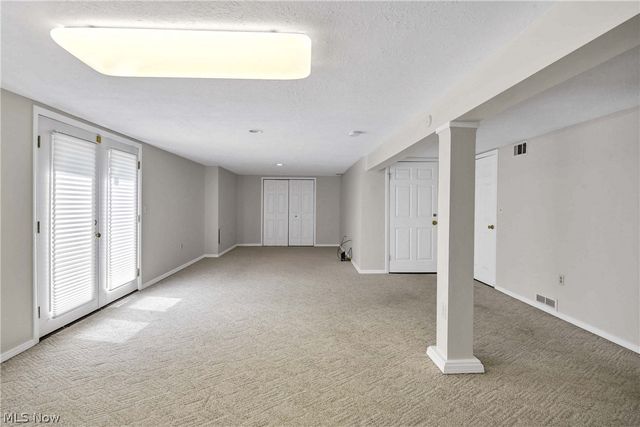 24 Nantucket Row, Rocky River, OH 44116