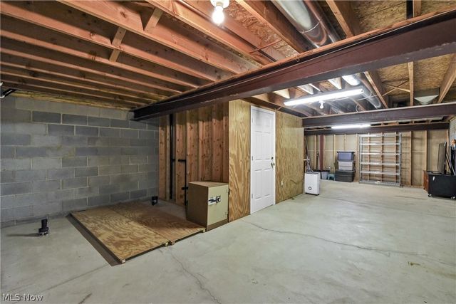 24 Nantucket Row, Rocky River, OH 44116