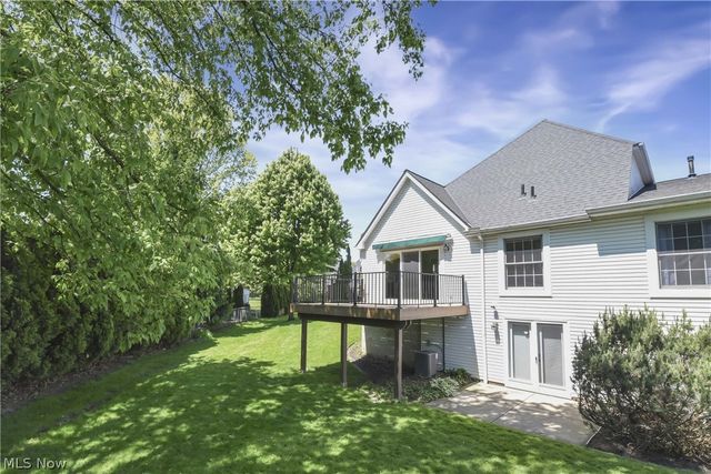 24 Nantucket Row, Rocky River, OH 44116