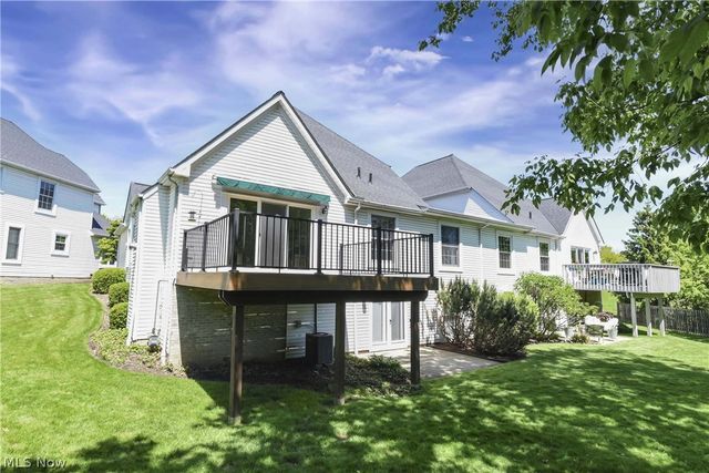 24 Nantucket Row, Rocky River, OH 44116