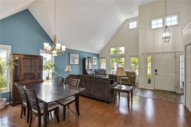 24 Nantucket Row, Rocky River, OH 44116