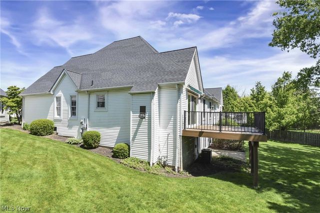 24 Nantucket Row, Rocky River, OH 44116