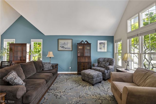 24 Nantucket Row, Rocky River, OH 44116
