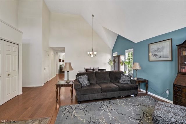 24 Nantucket Row, Rocky River, OH 44116