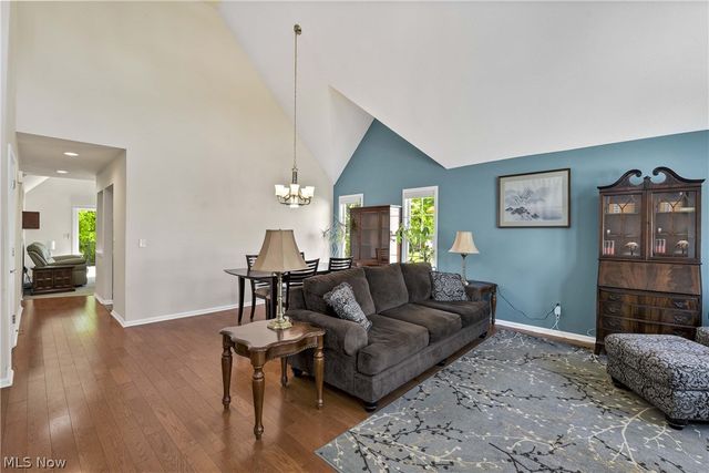 24 Nantucket Row, Rocky River, OH 44116