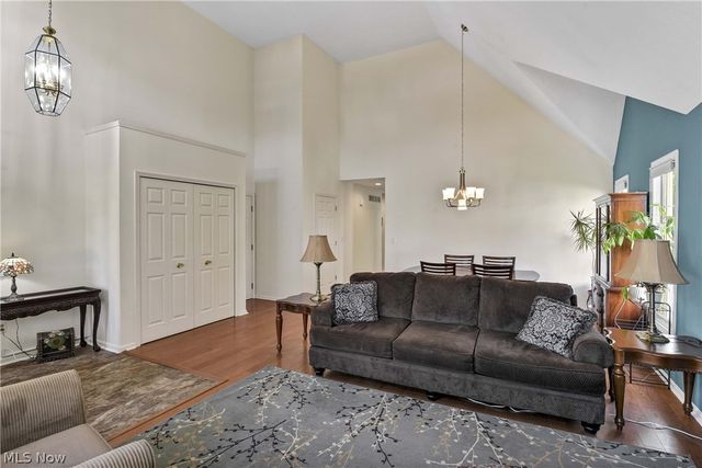 24 Nantucket Row, Rocky River, OH 44116