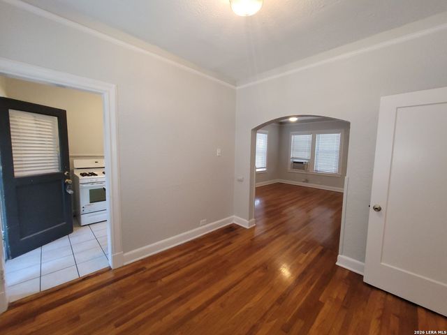 703 W French Pl Apt 2, San Antonio, TX 78212