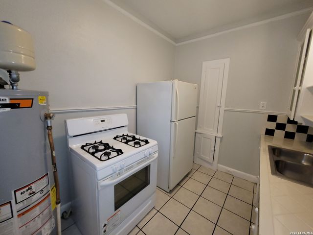 703 W French Pl Apt 2, San Antonio, TX 78212