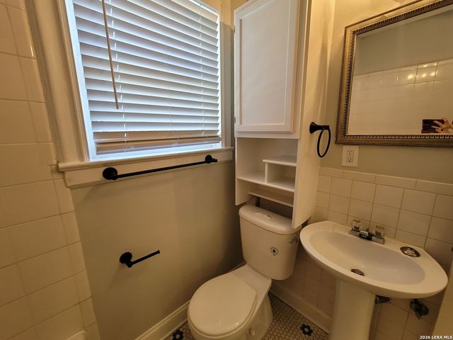 703 W French Pl Apt 2, San Antonio, TX 78212